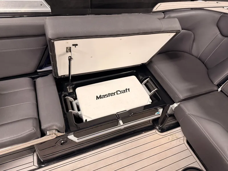 Slide: The Image of Mastercraft XT24 2022 - 41