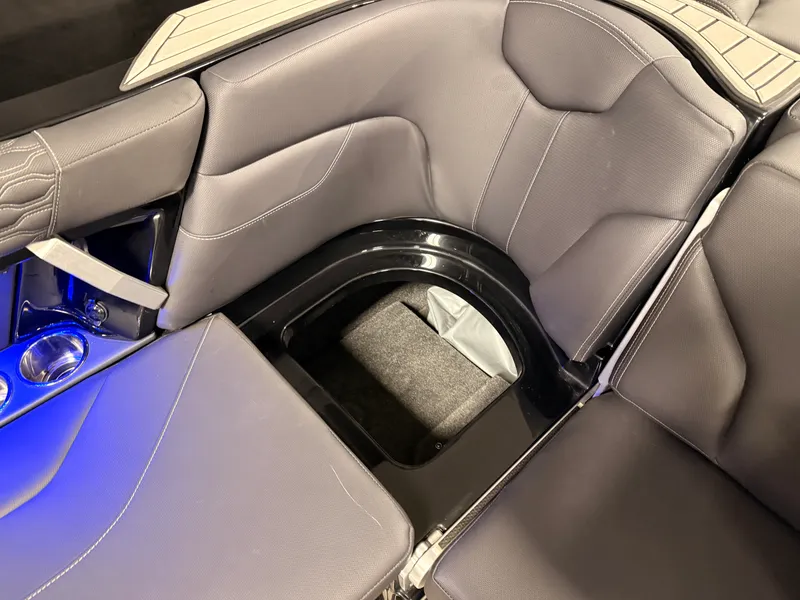 Slide: The Image of Mastercraft XT24 2022 - 42