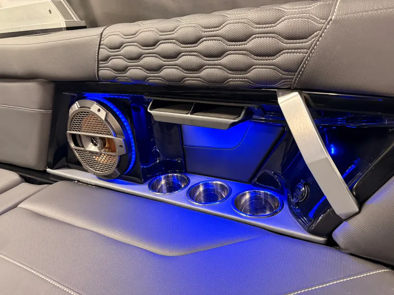 Slide: The Image of Mastercraft XT24 2022 - 43