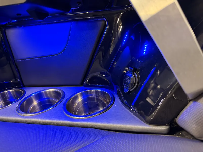 Slide: The Image of Mastercraft XT24 2022 - 44