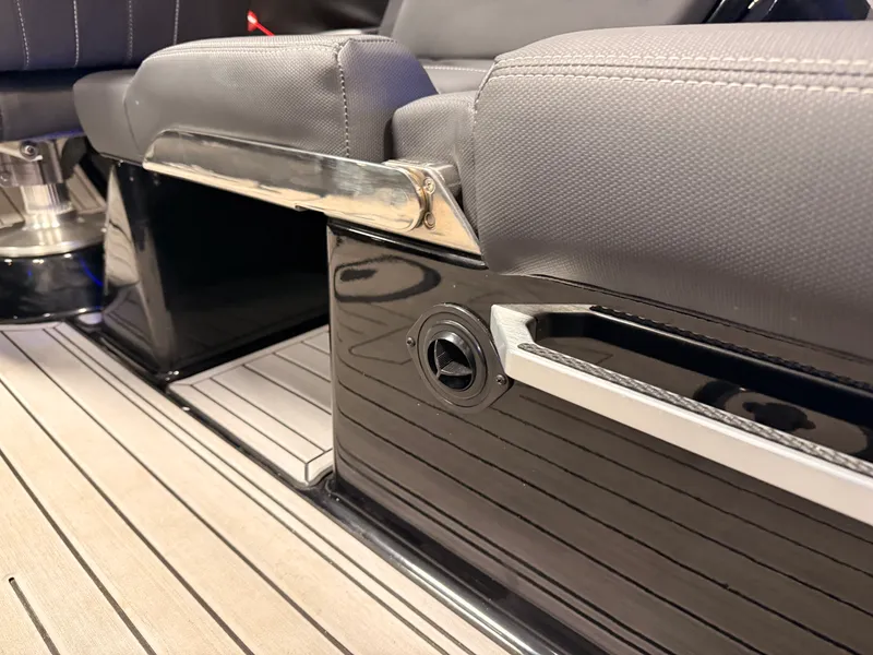 Slide: The Image of Mastercraft XT24 2022 - 45