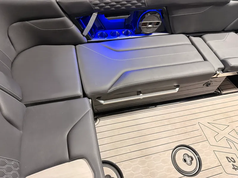 Slide: The Image of Mastercraft XT24 2022 - 47