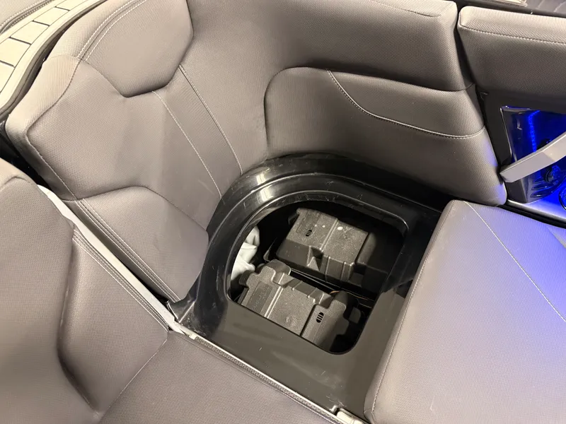 Slide: The Image of Mastercraft XT24 2022 - 48