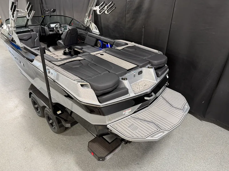 Slide: The Image of Mastercraft XT24 2022 - 5