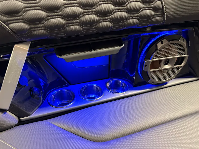 Slide: The Image of Mastercraft XT24 2022 - 50