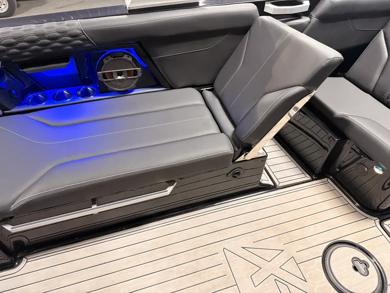 Slide: The Image of Mastercraft XT24 2022 - 54