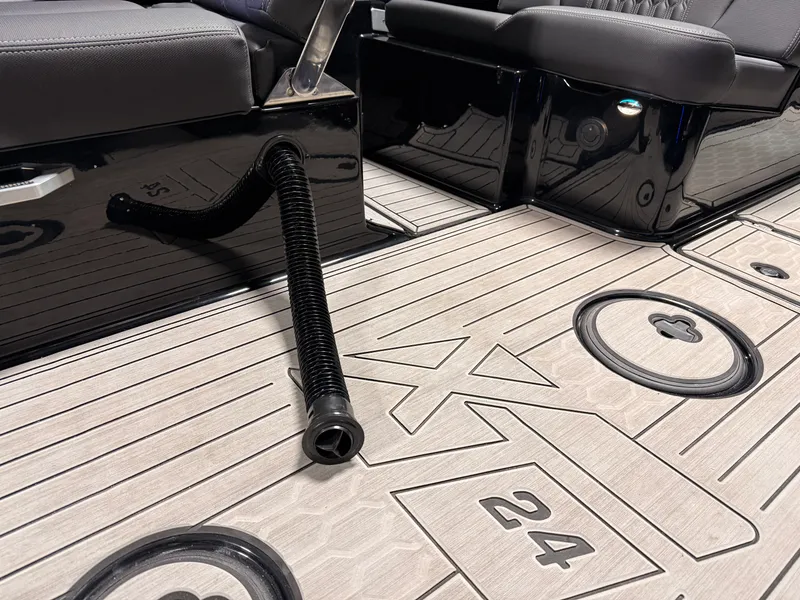 Slide: The Image of Mastercraft XT24 2022 - 55