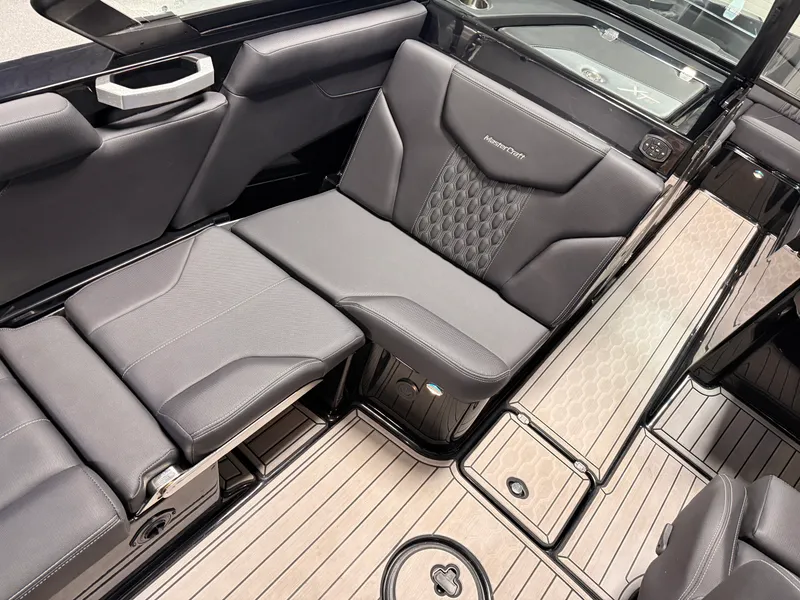 Slide: The Image of Mastercraft XT24 2022 - 56