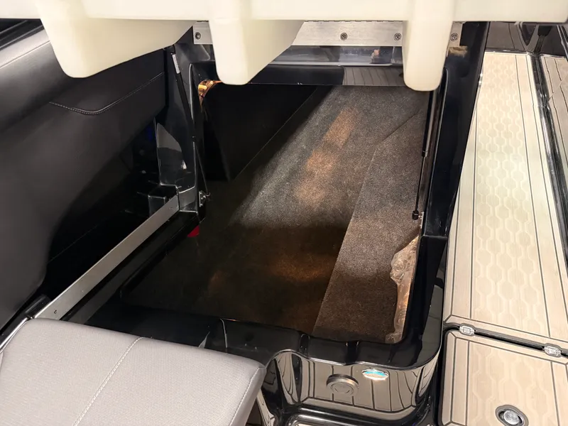 Slide: The Image of Mastercraft XT24 2022 - 57