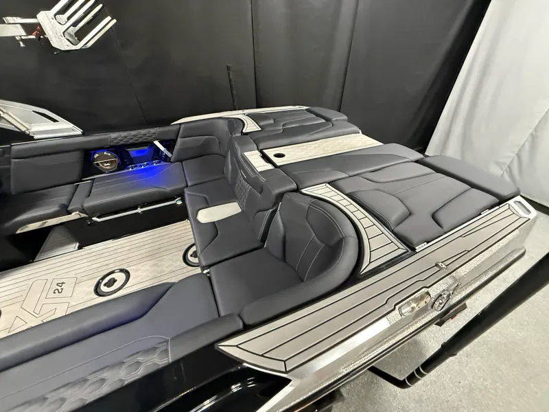 Slide: The Image of Mastercraft XT24 2022 - 6