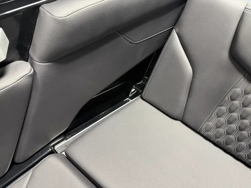 Slide: The Image of Mastercraft XT24 2022 - 60