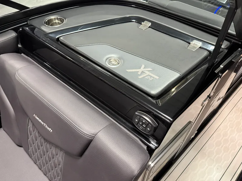 Slide: The Image of Mastercraft XT24 2022 - 61