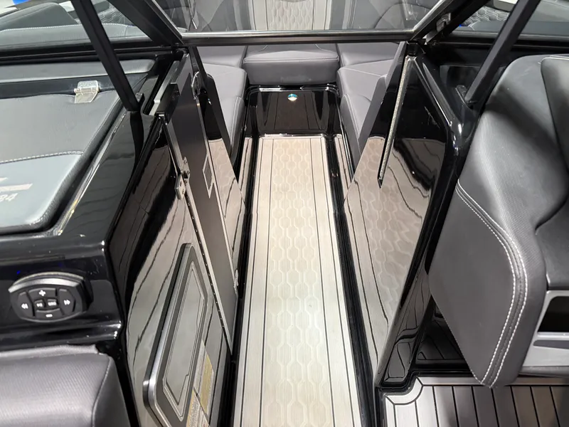 Slide: The Image of Mastercraft XT24 2022 - 69