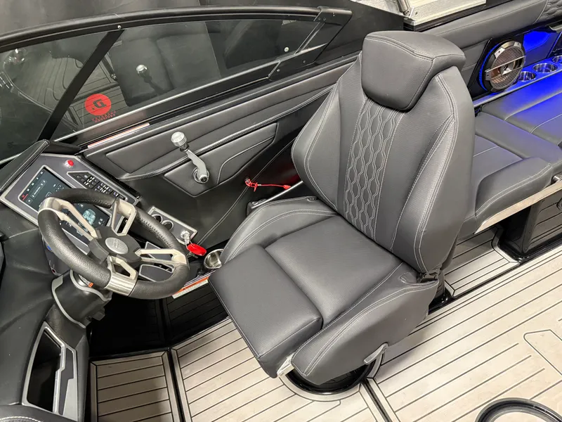 Slide: The Image of Mastercraft XT24 2022 - 73