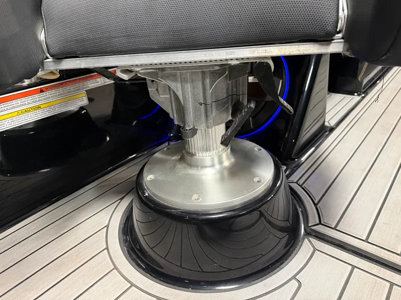 Slide: The Image of Mastercraft XT24 2022 - 75