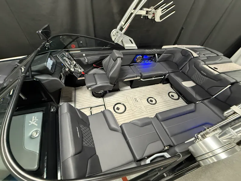 Slide: The Image of Mastercraft XT24 2022 - 8