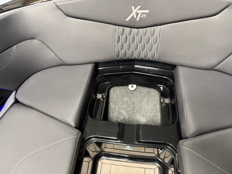 Slide: The Image of Mastercraft XT24 2022 - 88