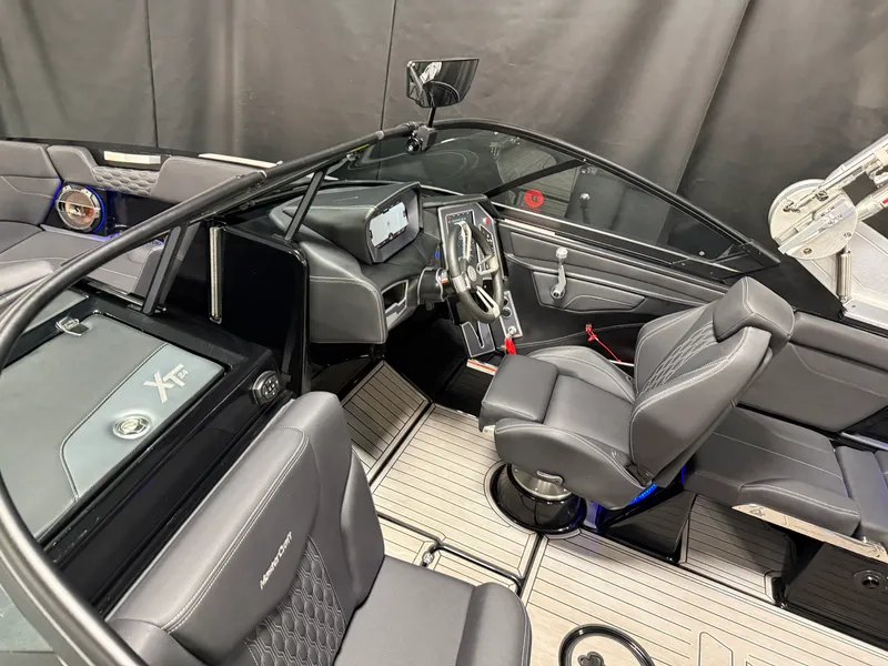 Slide: The Image of Mastercraft XT24 2022 - 9