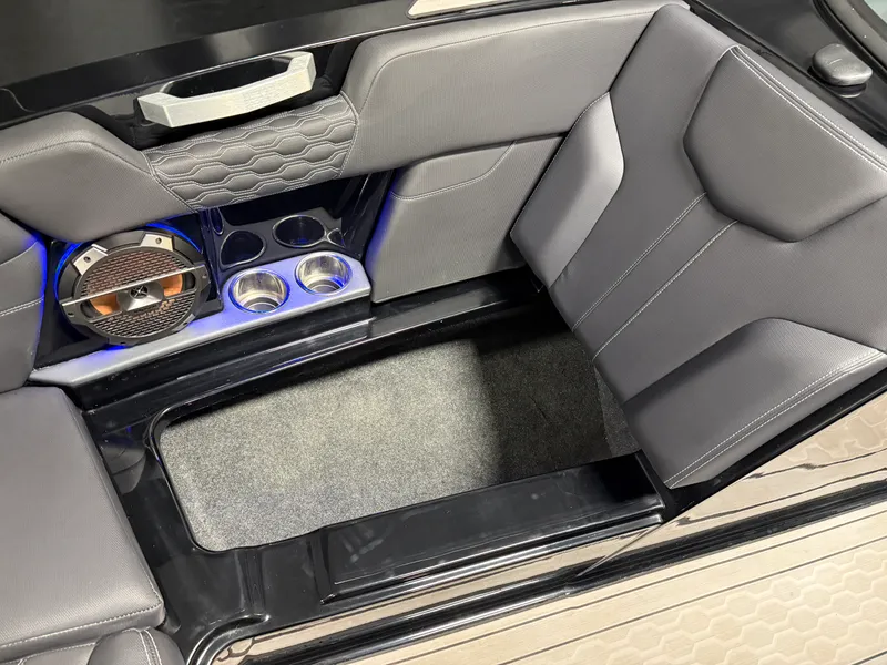 Slide: The Image of Mastercraft XT24 2022 - 90