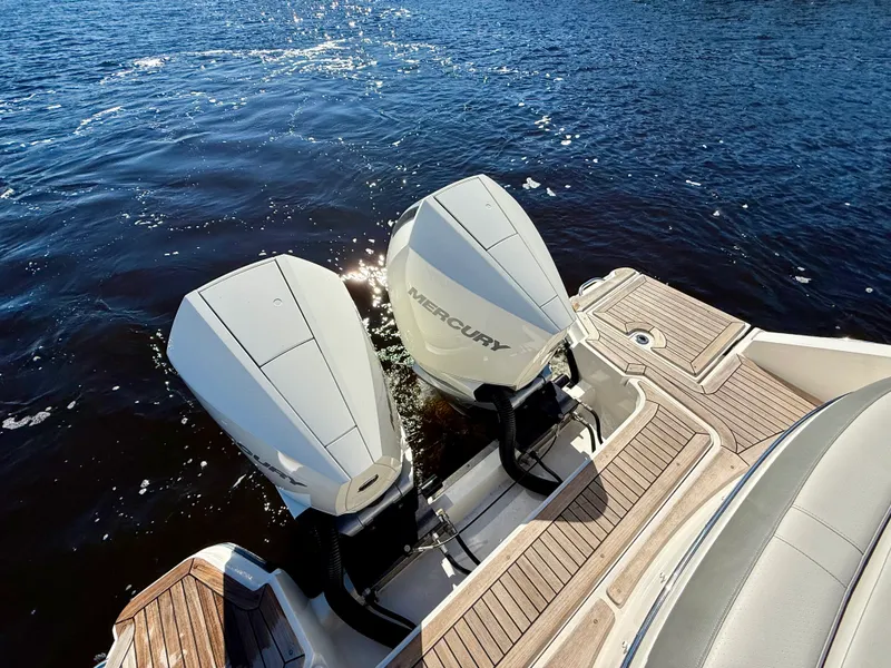 Slide: The Image of Sea Ray 310 SLX-OB 2022 - 10