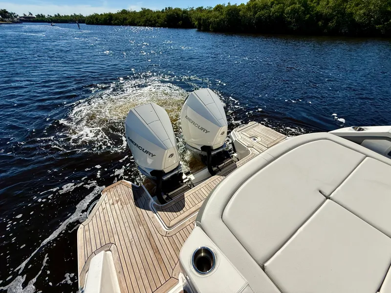 Slide: The Image of Sea Ray 310 SLX-OB 2022 - 11