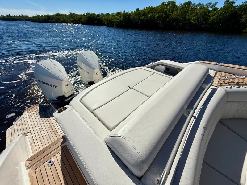 Slide: The Image of Sea Ray 310 SLX-OB 2022 - 12