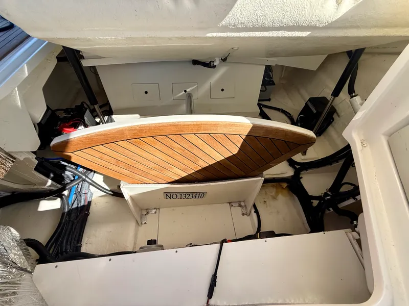 Slide: The Image of Sea Ray 310 SLX-OB 2022 - 16