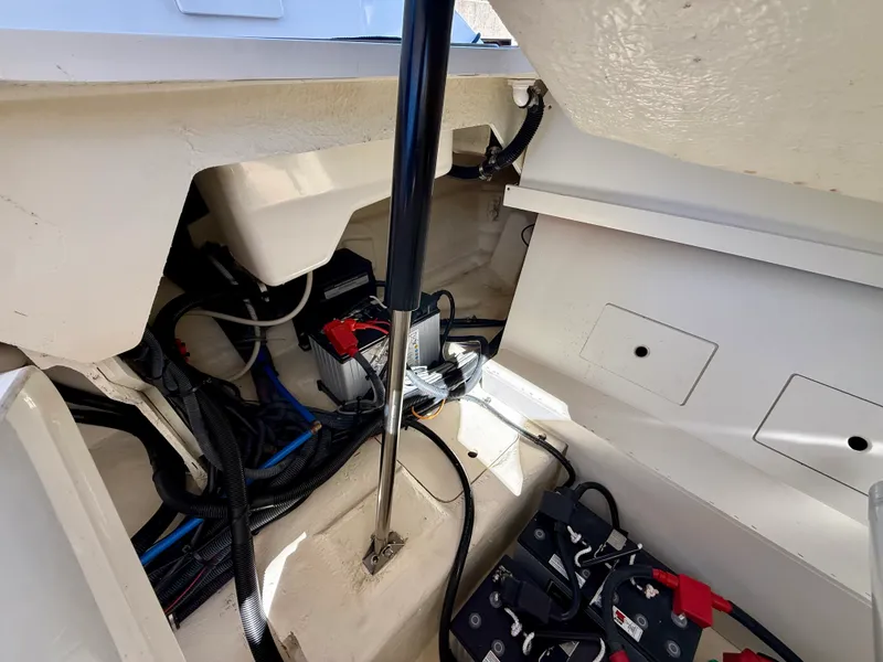 Slide: The Image of Sea Ray 310 SLX-OB 2022 - 17