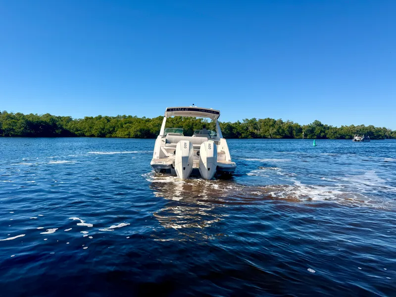 Slide: The Image of Sea Ray 310 SLX-OB 2022 - 2