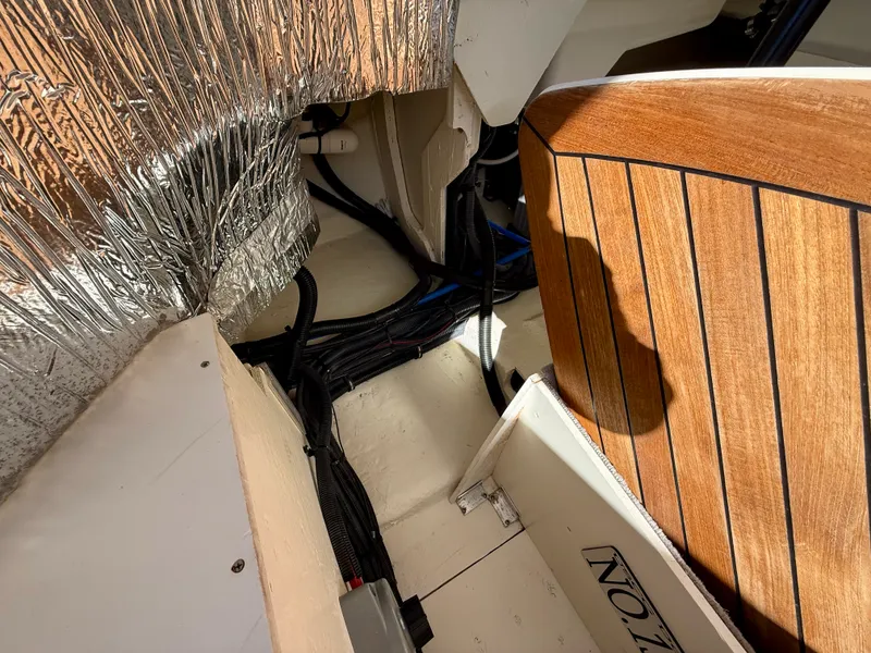 Slide: The Image of Sea Ray 310 SLX-OB 2022 - 20