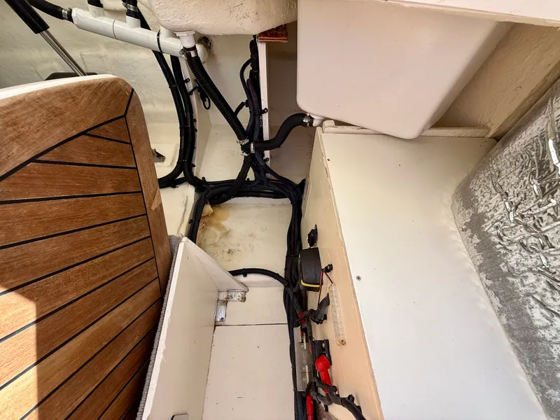 Slide: The Image of Sea Ray 310 SLX-OB 2022 - 21