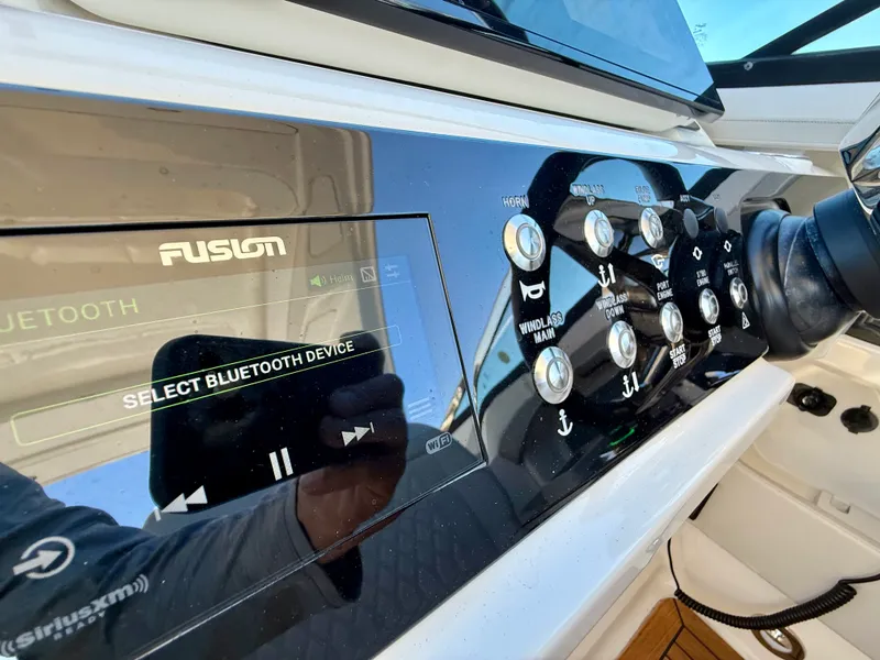 Slide: The Image of Sea Ray 310 SLX-OB 2022 - 29