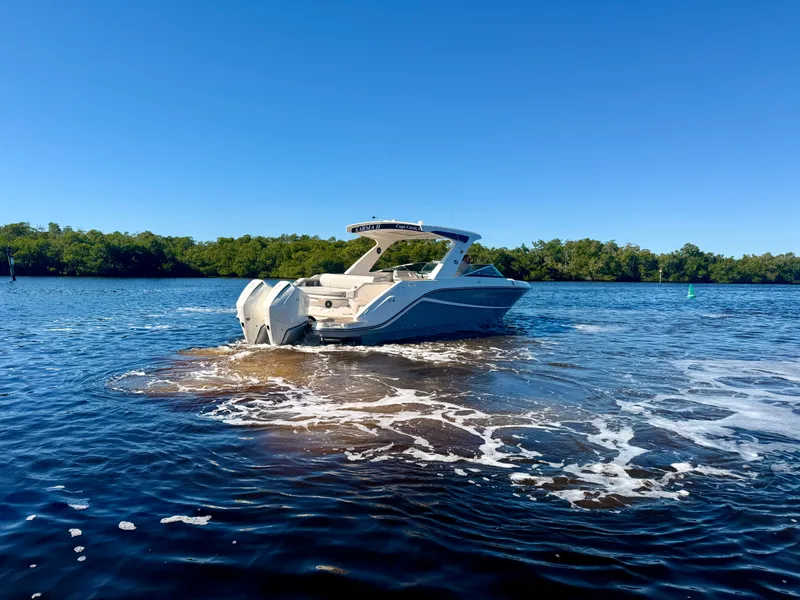 Slide: The Image of Sea Ray 310 SLX-OB 2022 - 3