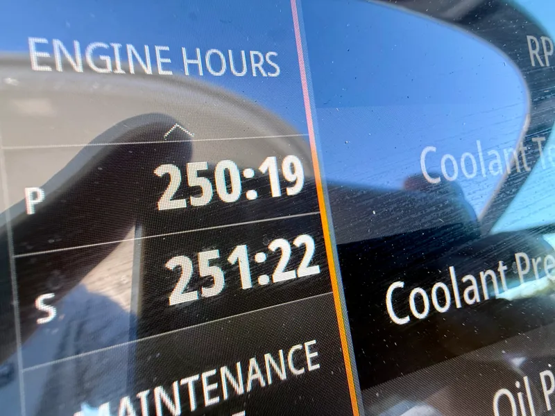 Slide: The Image of Sea Ray 310 SLX-OB 2022 - 31