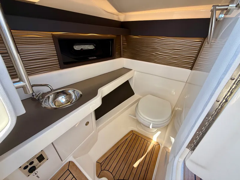 Slide: The Image of Sea Ray 310 SLX-OB 2022 - 33