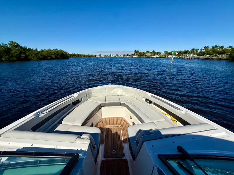Slide: The Image of Sea Ray 310 SLX-OB 2022 - 35