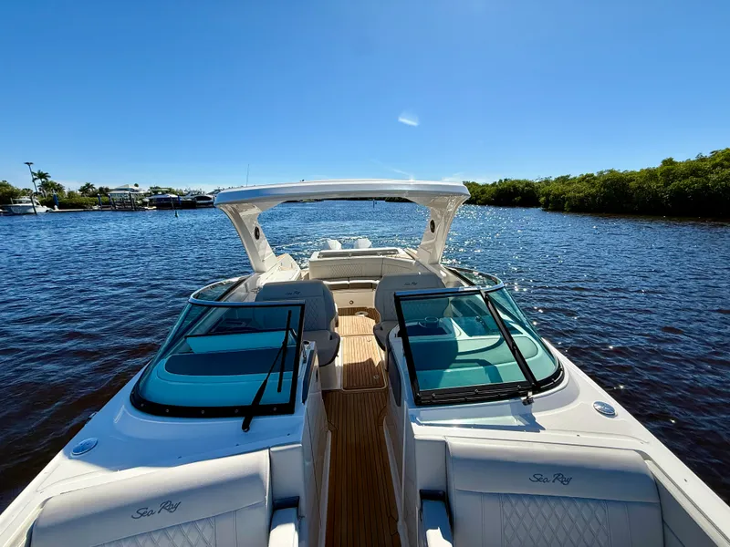 Slide: The Image of Sea Ray 310 SLX-OB 2022 - 38