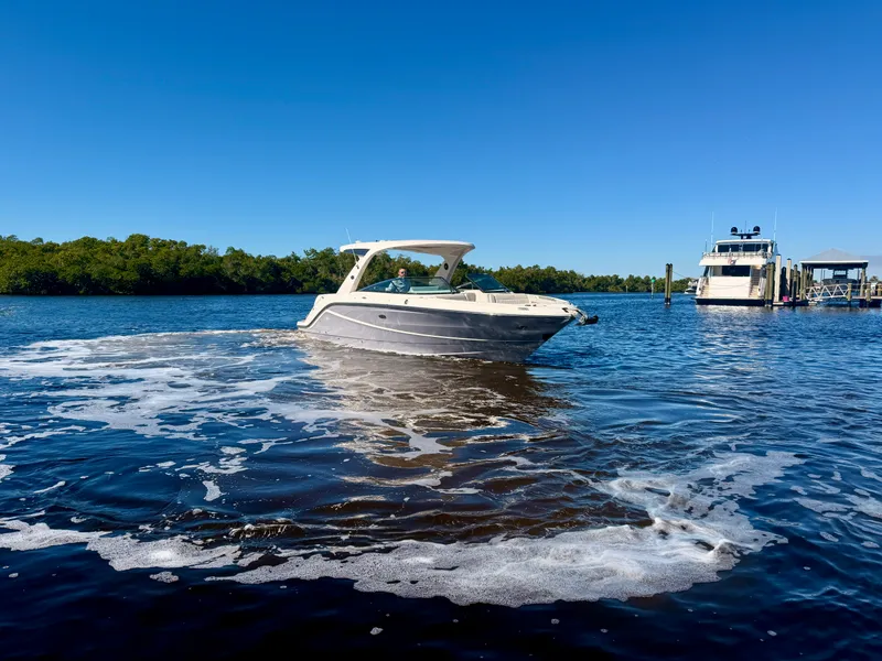 Slide: The Image of Sea Ray 310 SLX-OB 2022 - 6