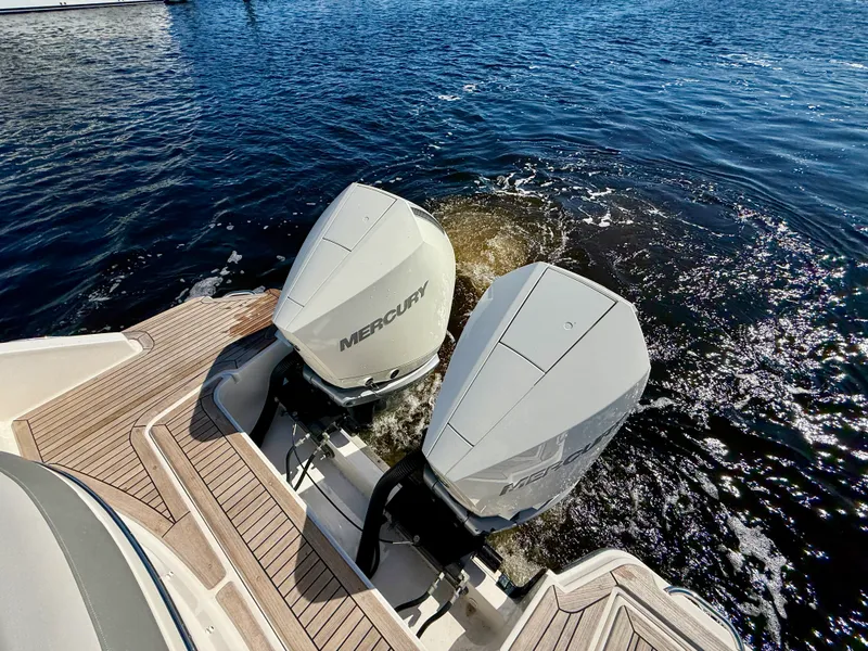 Slide: The Image of Sea Ray 310 SLX-OB 2022 - 9