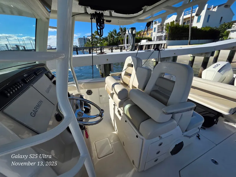 Slide: The Image of Boston Whaler 330 OUTRAGE 2022 - 3