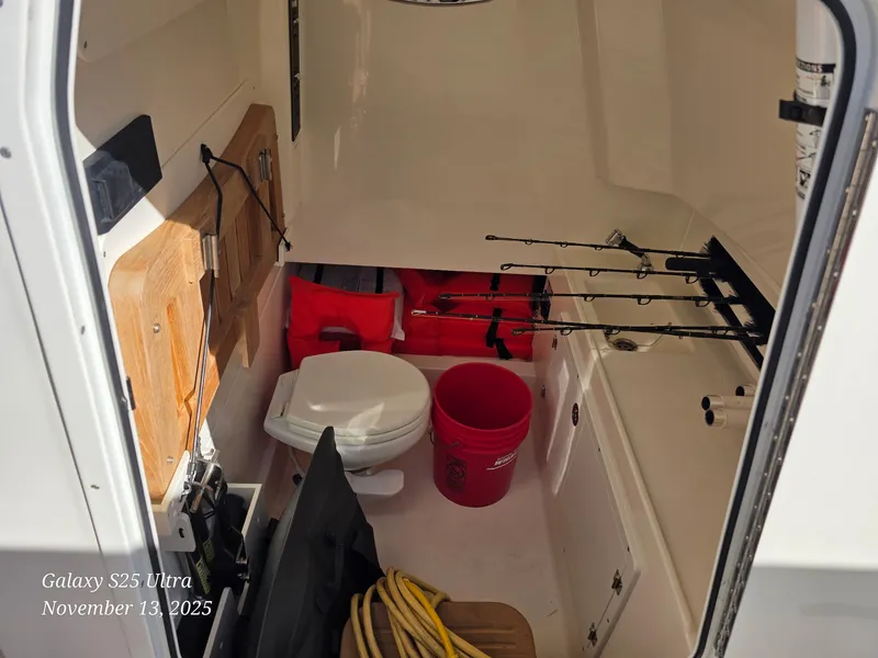 Slide: The Image of Boston Whaler 330 OUTRAGE 2022 - 7