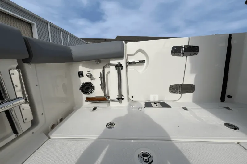 Slide: The Image of Boston Whaler 350 REALM 2025 - 10