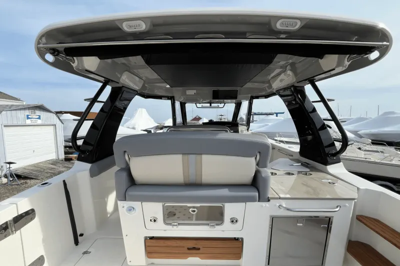 Slide: The Image of Boston Whaler 350 REALM 2025 - 14