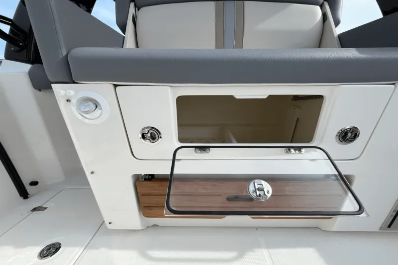 Slide: The Image of Boston Whaler 350 REALM 2025 - 15