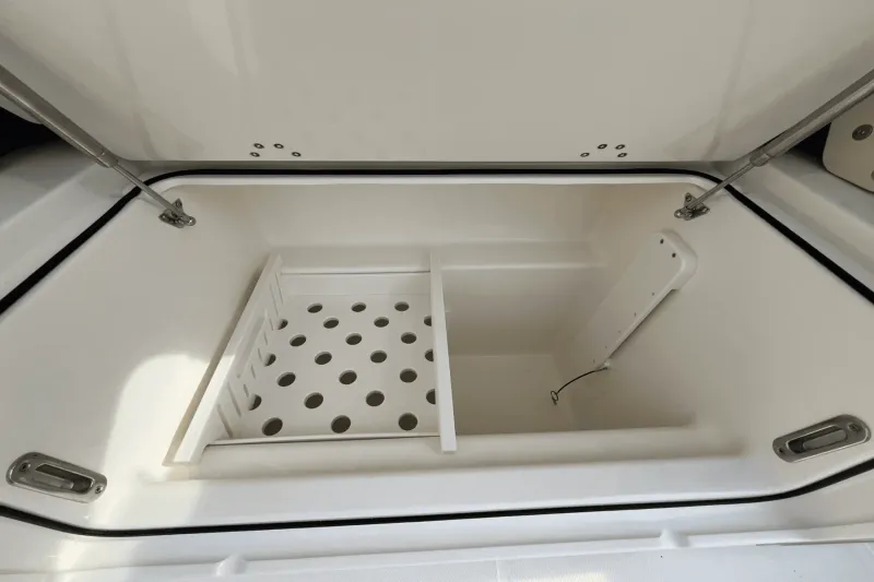 Slide: The Image of Boston Whaler 350 REALM 2025 - 16