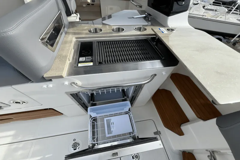 Slide: The Image of Boston Whaler 350 REALM 2025 - 18