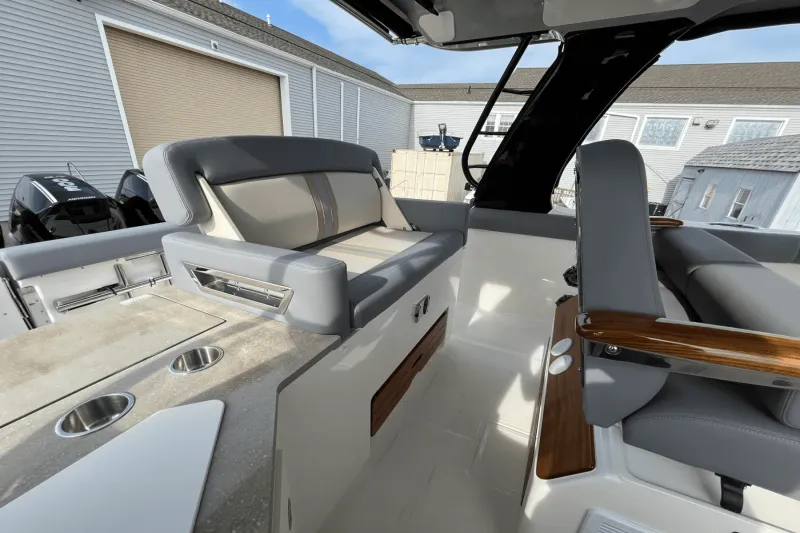Slide: The Image of Boston Whaler 350 REALM 2025 - 21