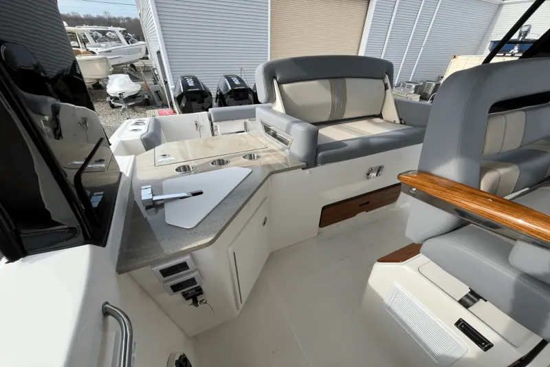 Slide: The Image of Boston Whaler 350 REALM 2025 - 22