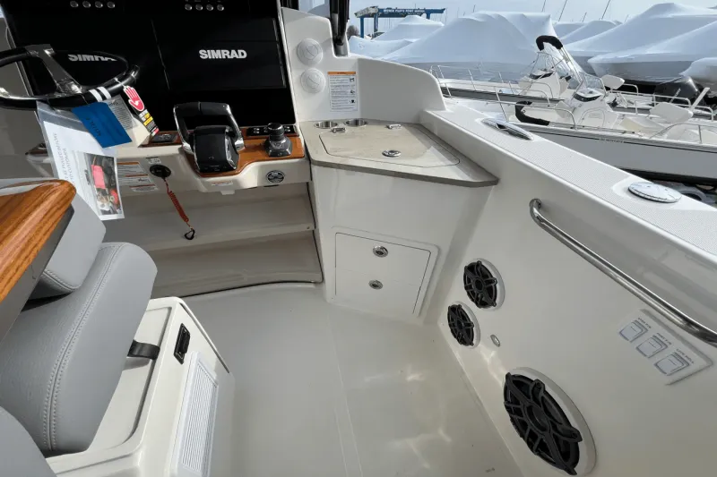 Slide: The Image of Boston Whaler 350 REALM 2025 - 30