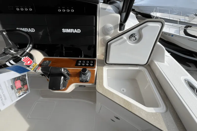 Slide: The Image of Boston Whaler 350 REALM 2025 - 31